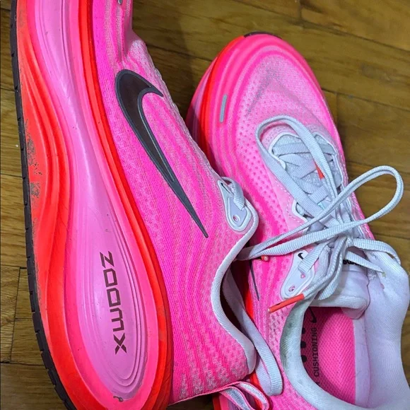 Nike Women's Vibrant Hot Vomero Pink Sneakers - Picture 4 of 7